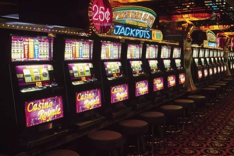 Live Schedule interface showing filtered tournament list on slot bobatoto
